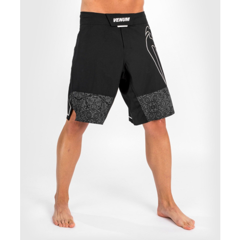 Шорты Venum Fight Light 4.0 черные, белые